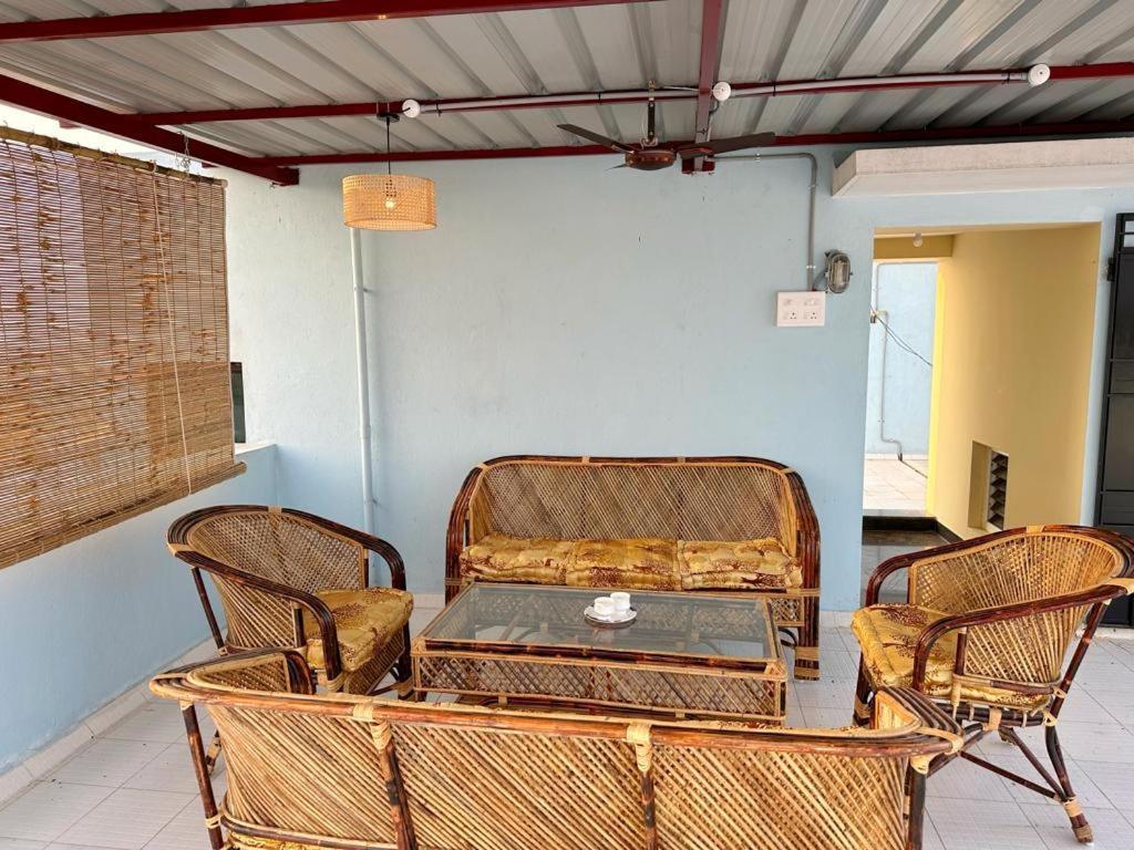 Sri Apartment Deluxe Room A3 ปอนดิเชอรี ภายนอก รูปภาพ